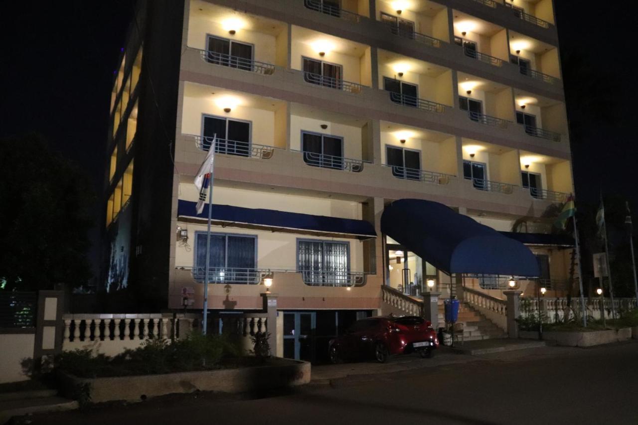 Maple Leaf Korean Hotel Achimota Extérieur photo