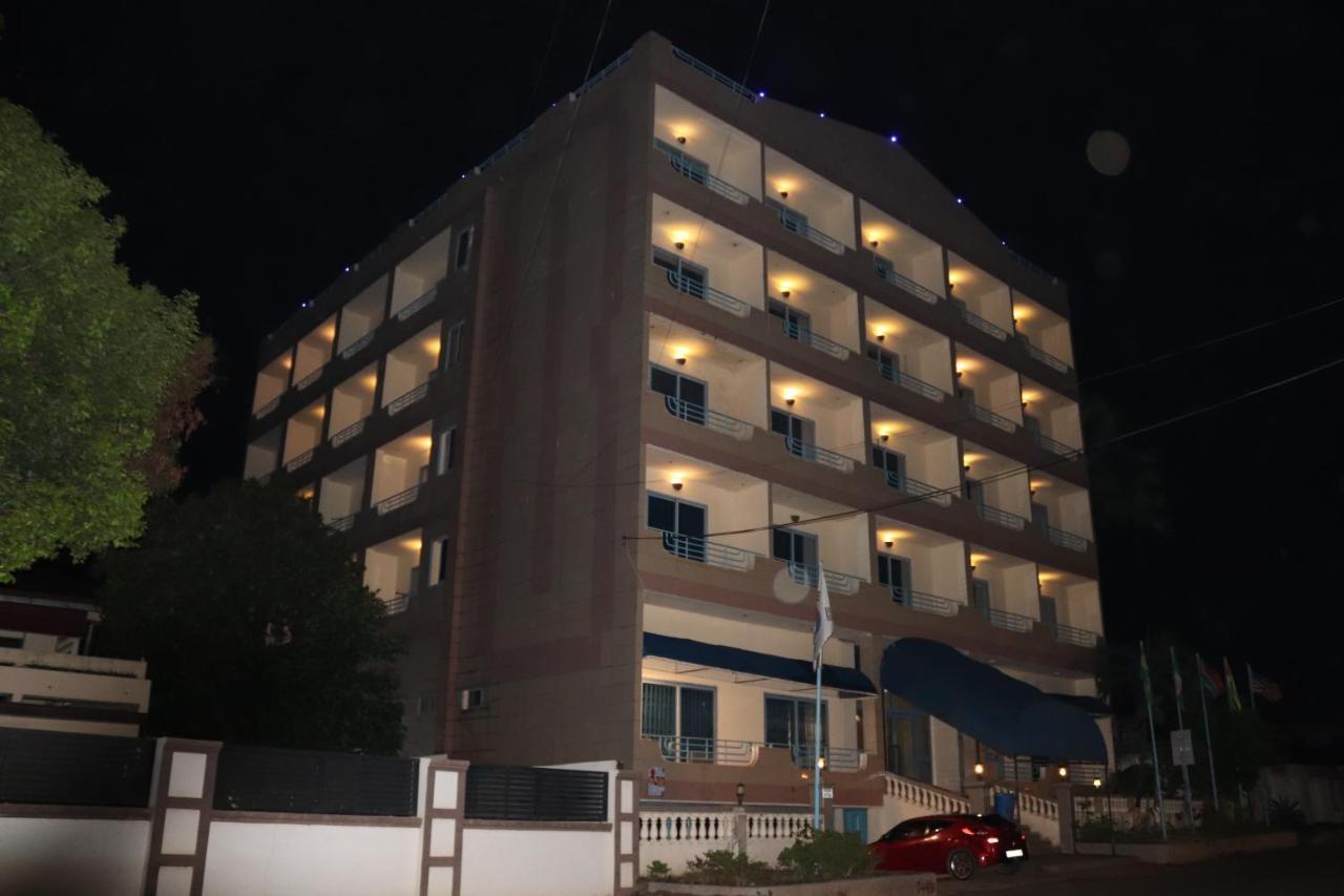 Maple Leaf Korean Hotel Achimota Extérieur photo