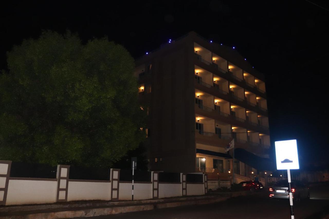 Maple Leaf Korean Hotel Achimota Extérieur photo