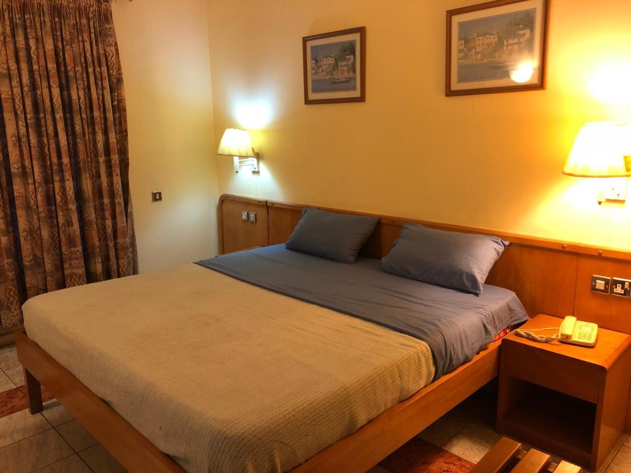 Maple Leaf Korean Hotel Achimota Extérieur photo