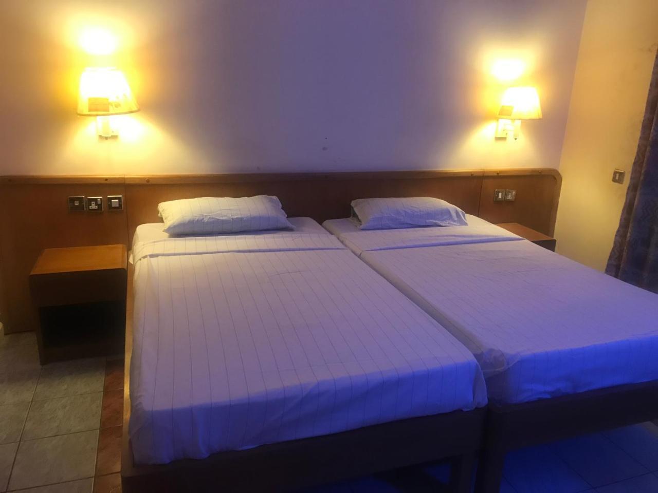 Maple Leaf Korean Hotel Achimota Extérieur photo