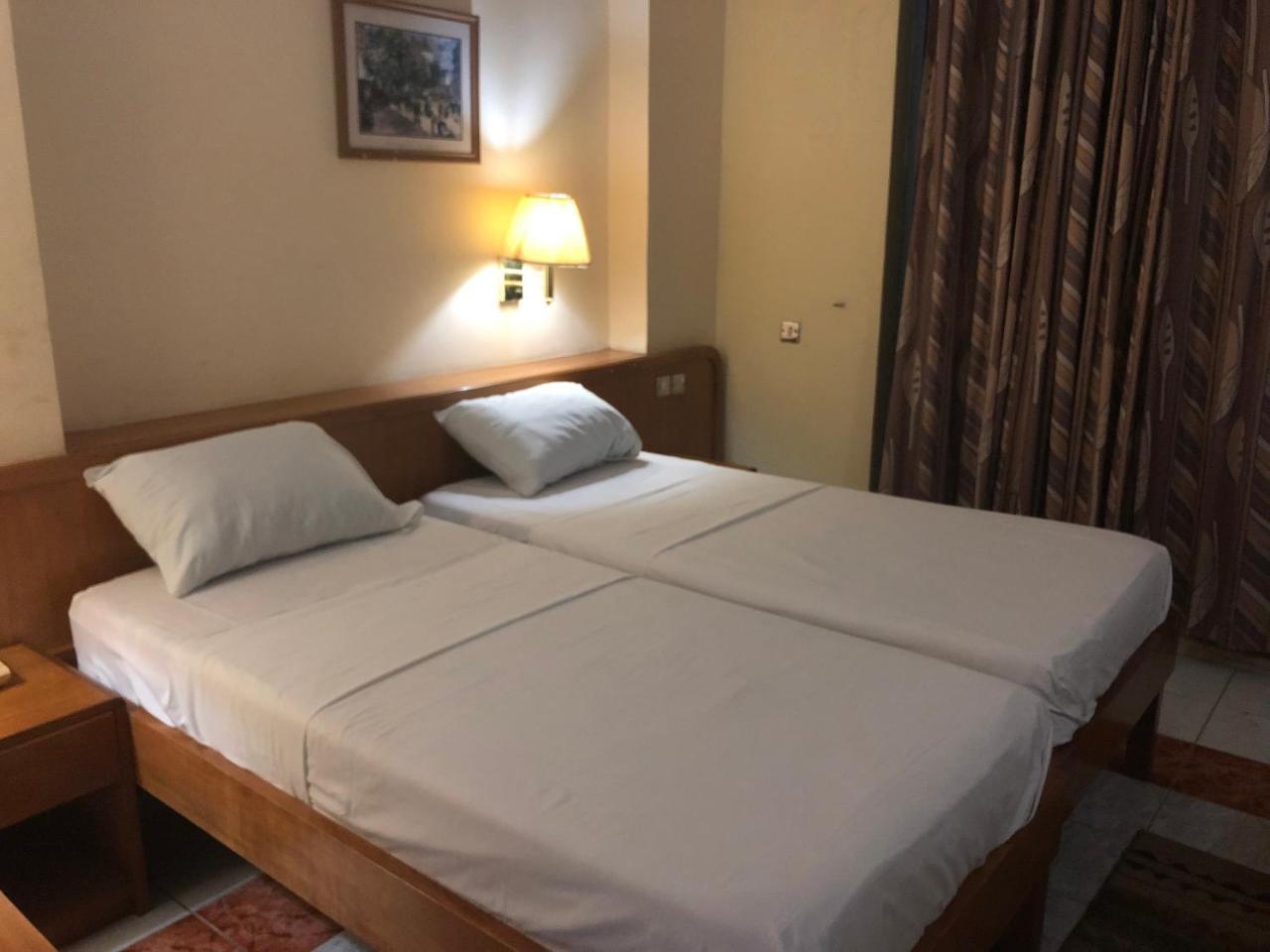 Maple Leaf Korean Hotel Achimota Extérieur photo