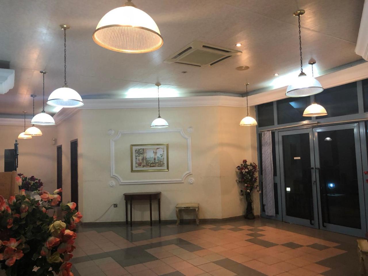 Maple Leaf Korean Hotel Achimota Extérieur photo