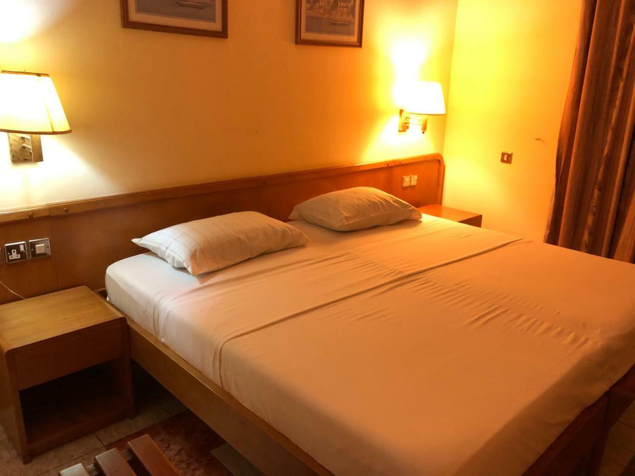 Maple Leaf Korean Hotel Achimota Extérieur photo