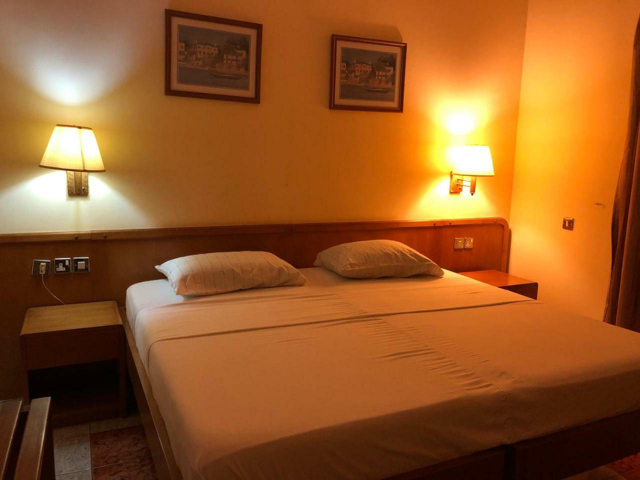 Maple Leaf Korean Hotel Achimota Extérieur photo