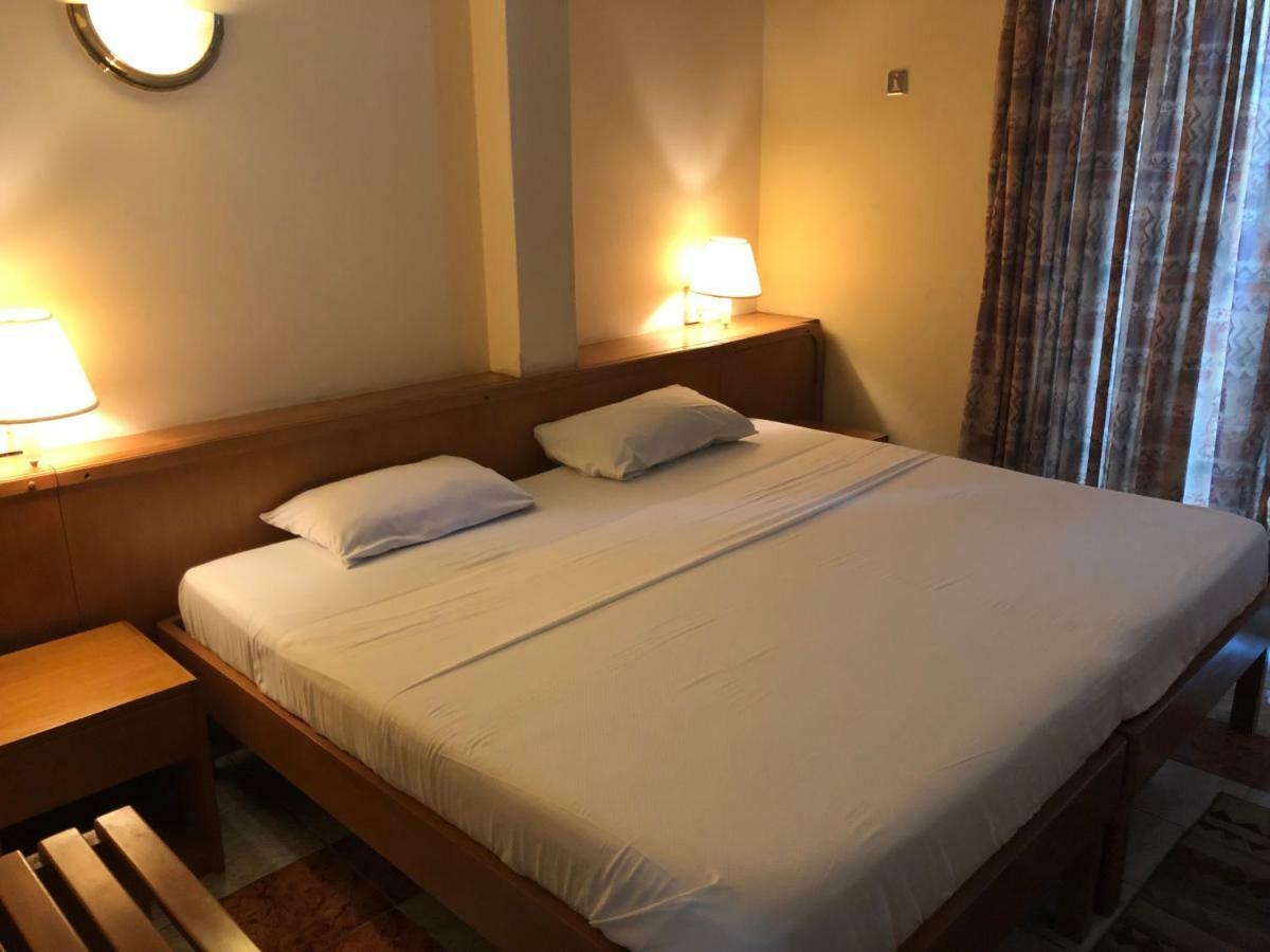 Maple Leaf Korean Hotel Achimota Extérieur photo